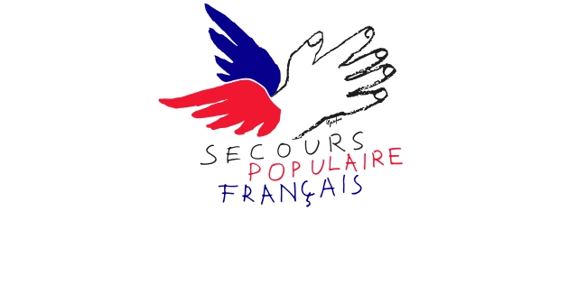 Logo du secours populaire français. Dans un style graphique naïf, enfantin, l'illustration d'une main blanche aux ailes bleues et rouges ; sous-titrée du texte manuscrit dans le même style "secours populaire français".