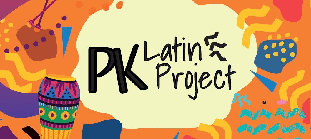 Logo du groupe PK Latin Project. L'image est très peu ordonnée : sur un fond orange vif, divers objets et symboles colorés s'entremêlent ( tambour, baguettes de musique, guirlandes, vagues, pois colorés, tâches de peinture...). Au centre, un grand nuage clair dans lequel se trouve le nom du groupe, "PK " en gros puis, dans une police faussement manuscrite mais détachée, "Latin Project", suivi de trois vaguelettes.
