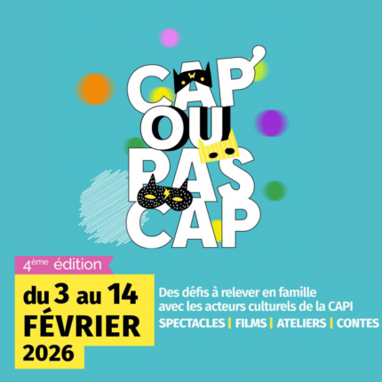 Visuel de promotion carré pour le festival Cap' ou pas Cap. Le fond est d'un bleu clair, qui titre sur le turquoise. Au centre, un gros logo indique Cap'ou pas CAP, en capitales blanches. Autour, des cercles colorés flous et un petit gribouillage. Le premier A et le dernier C portent des masques de déguisement, dans un graphisme plutôt simple. Les mots sont les uns sur les autres. En bas à gauche, dans un cadre jaune, les dates: du 3 au 14 février. A côté, en blanc, un texte indique "Des défis à relever en famille avec les acteurs culturels de la CAPI. Spectacles, films, ateliers, contes..." .